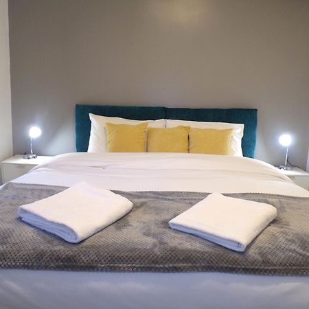 Hazelhurst House - 4 Bedrooms 2 Bathrooms Stoke-on-Trent 外观 照片