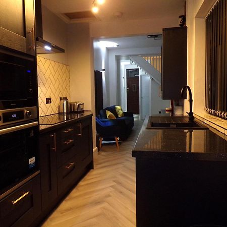 Hazelhurst House - 4 Bedrooms 2 Bathrooms Stoke-on-Trent 外观 照片