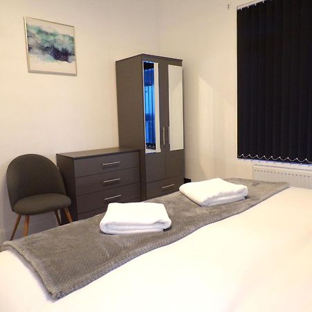 Hazelhurst House - 4 Bedrooms 2 Bathrooms Stoke-on-Trent 外观 照片