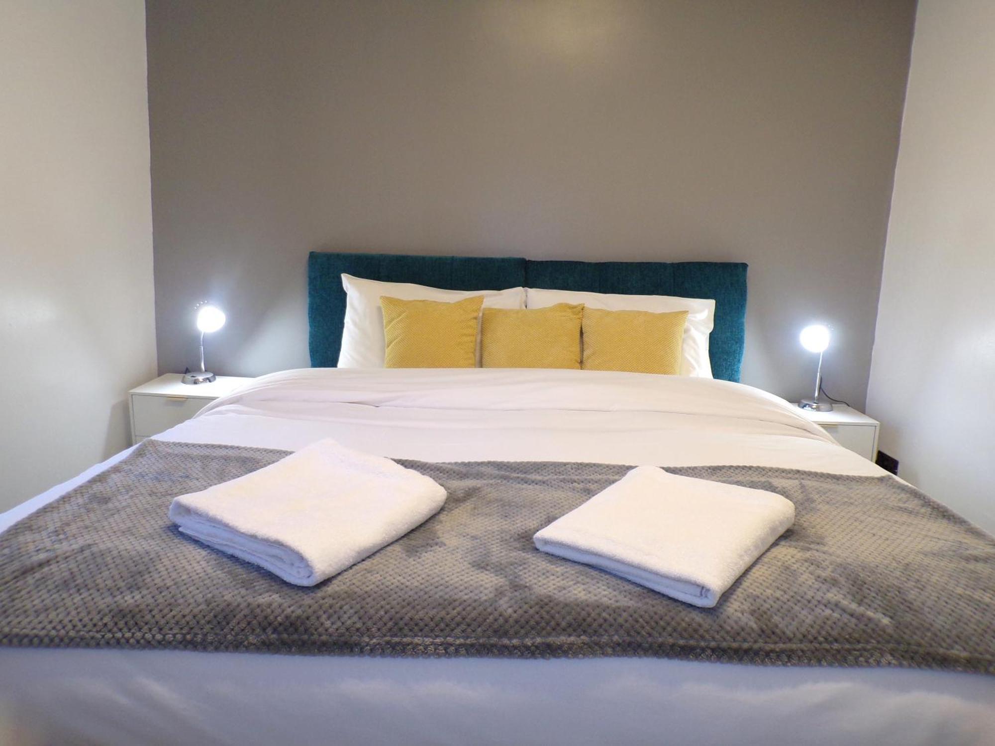 Hazelhurst House - 4 Bedrooms 2 Bathrooms Stoke-on-Trent 外观 照片