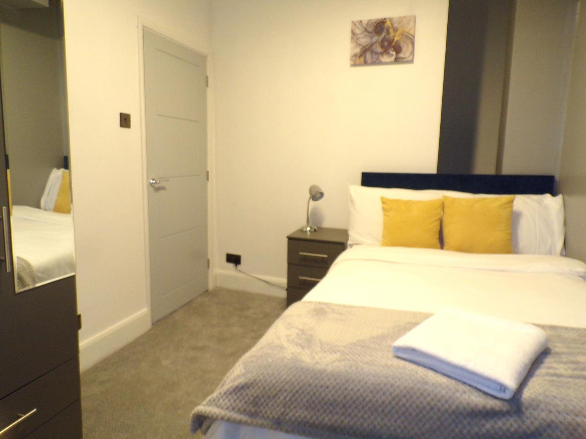 Hazelhurst House - 4 Bedrooms 2 Bathrooms Stoke-on-Trent 外观 照片