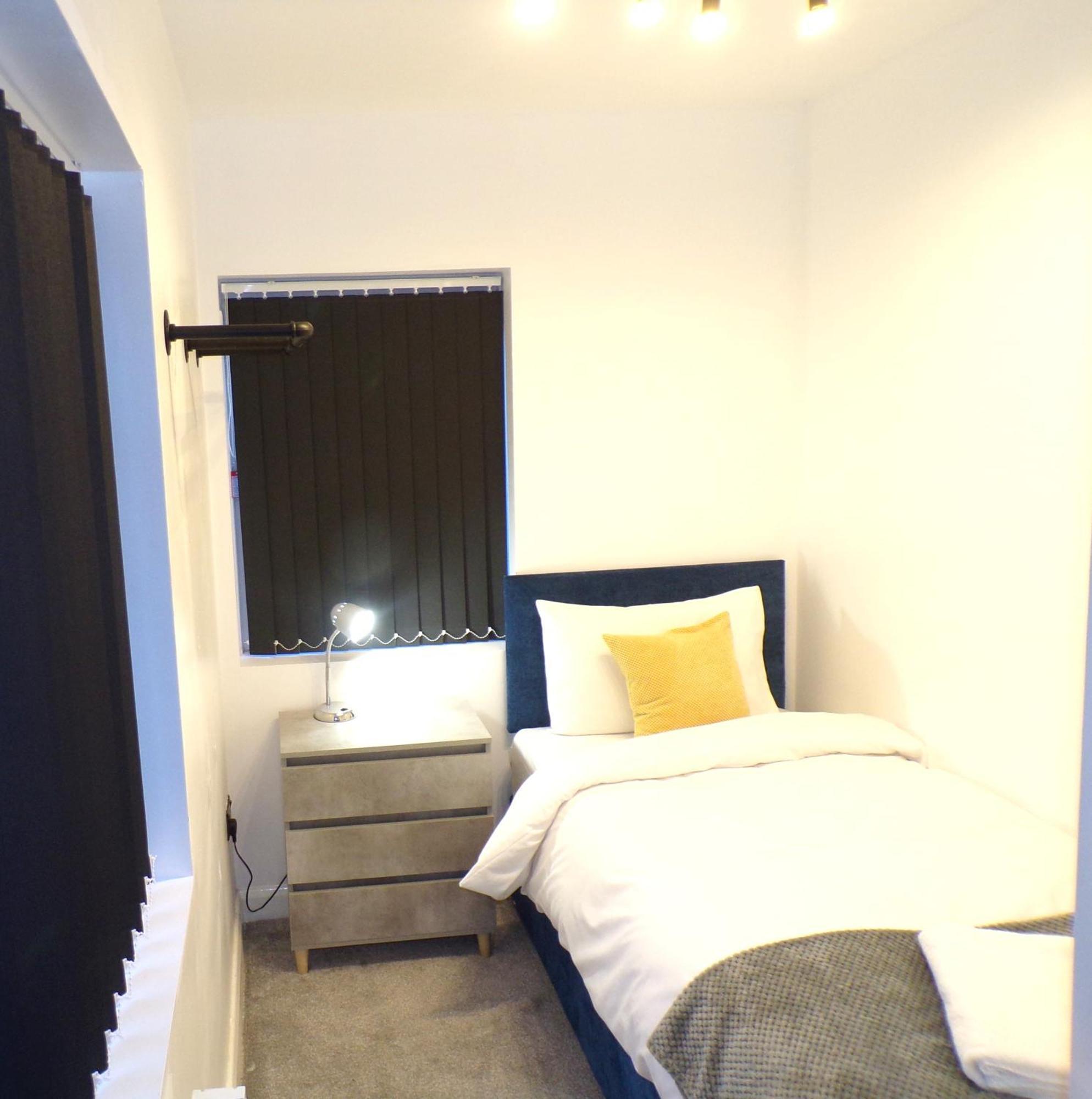Hazelhurst House - 4 Bedrooms 2 Bathrooms Stoke-on-Trent 外观 照片