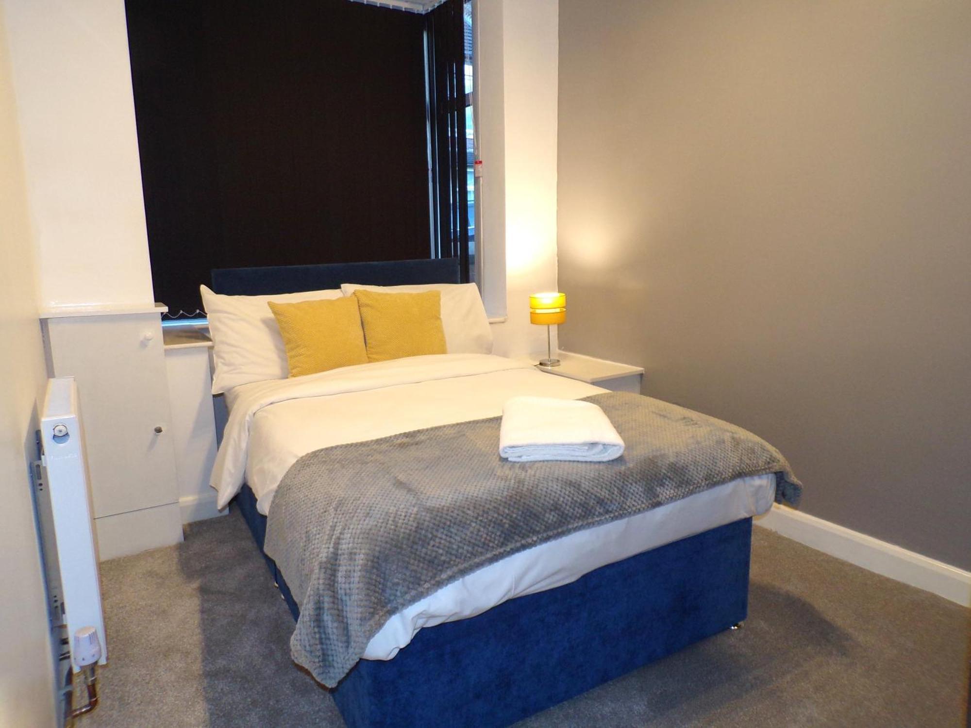 Hazelhurst House - 4 Bedrooms 2 Bathrooms Stoke-on-Trent 外观 照片